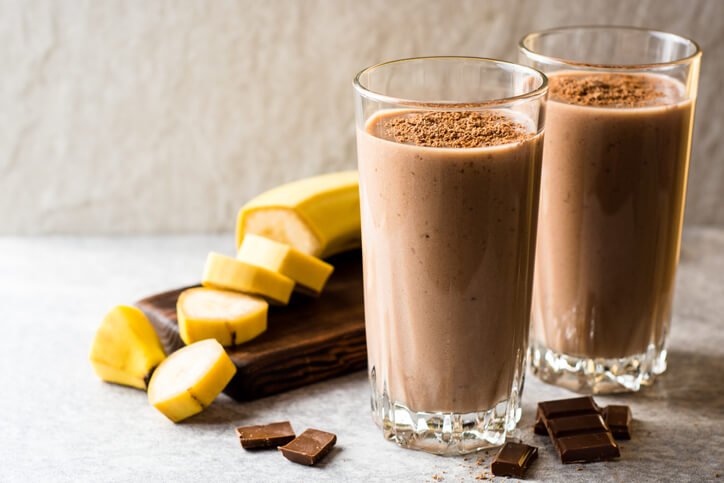 "Batido Energético de Chocolate y Plátano: Delicia Saludable para Cargar Tu Día"