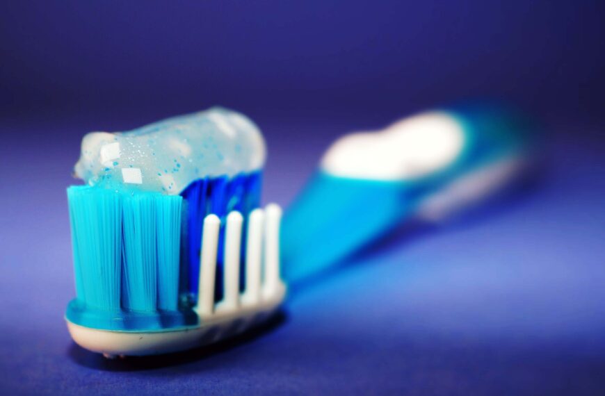 El Secreto para una Sonrisa Deslumbrante: ¿Por Qué No Deberías Enjuagarte Después de Cepillarte?