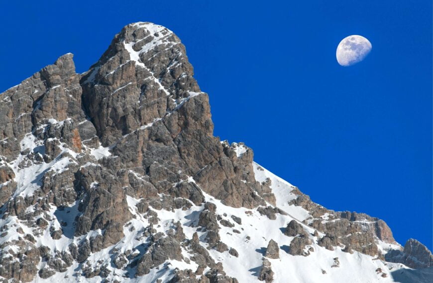 El tamaño de la Luna se está reduciendo. Esto es…