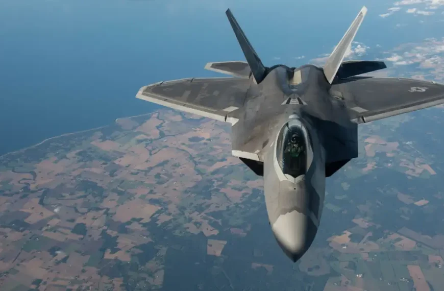 La Controversia en Torno al Retiro del F-22 Raptor: Entre la Eficiencia y la Superioridad Aérea