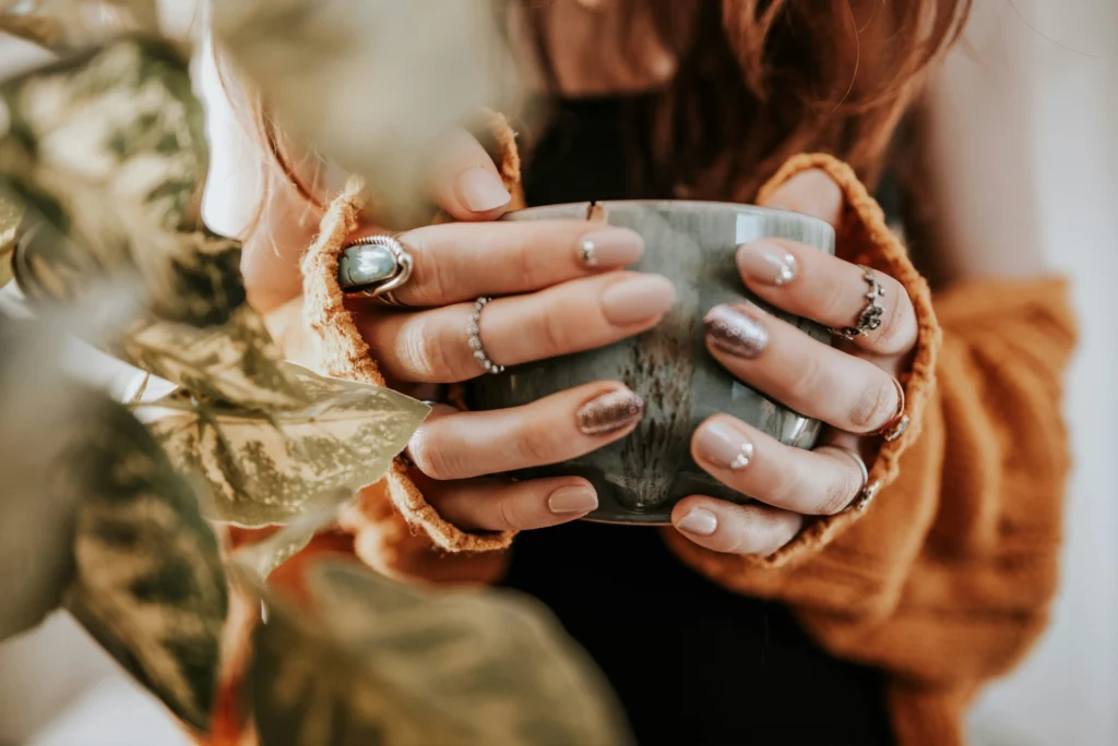 las uñas crecen