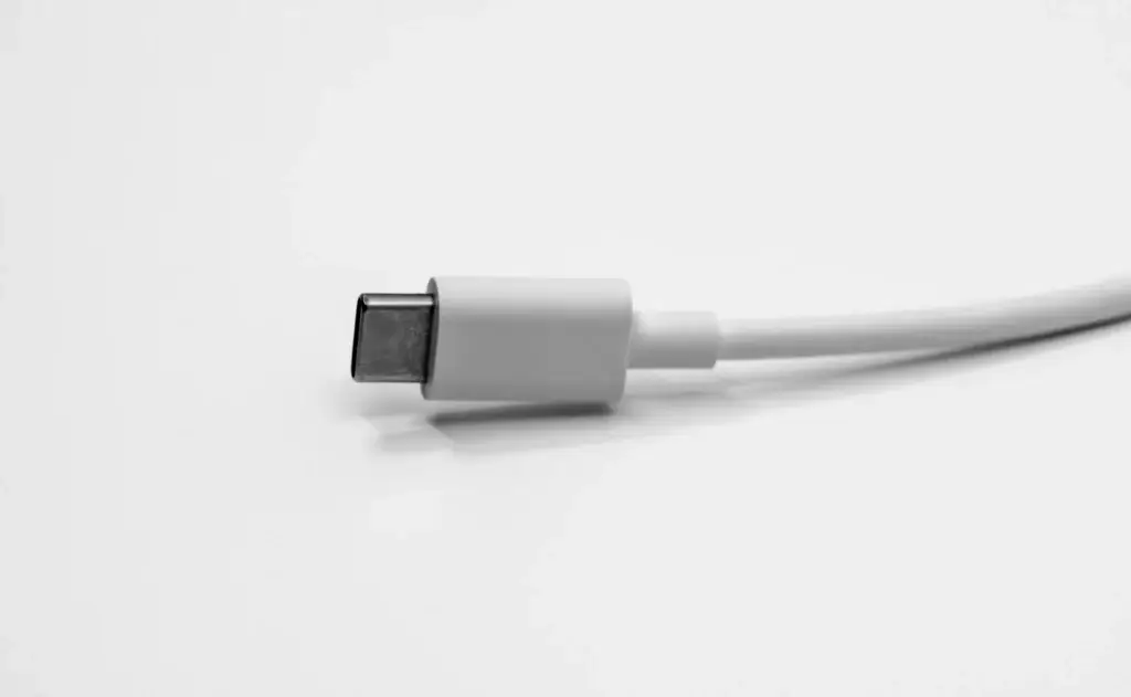 Esto es lo que pasa si intentas conectar 112 dispositivos USB a tu ordenador