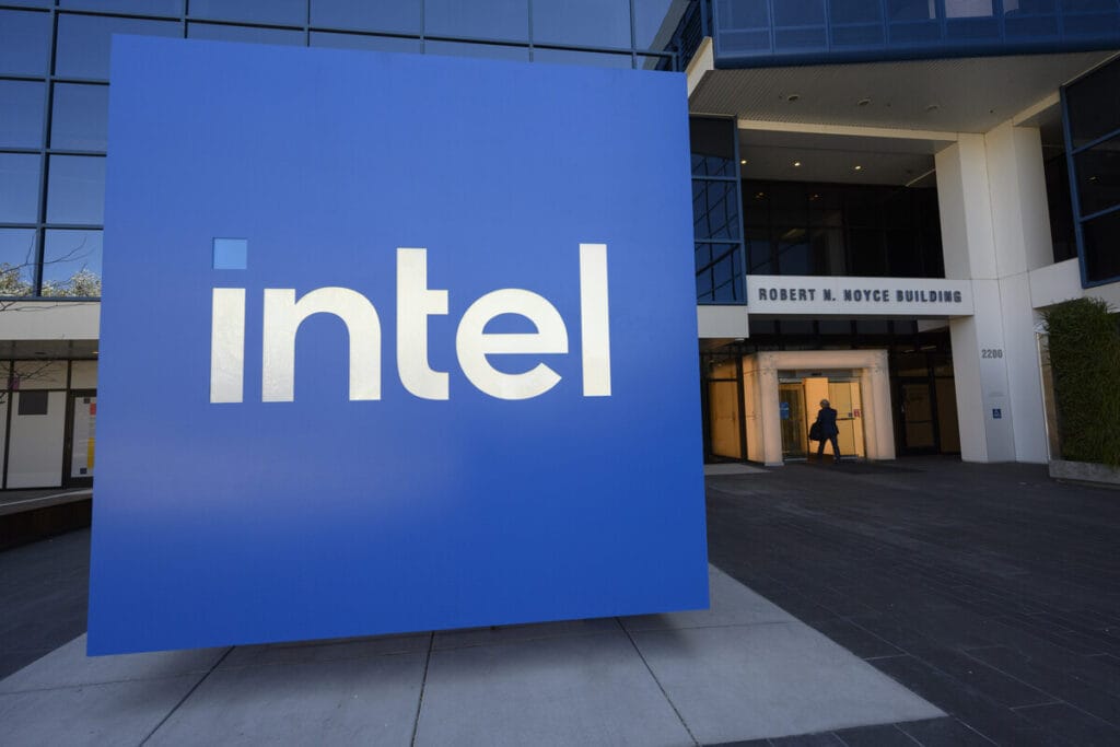 Intel despedirá a 20.000 empleados: la crisis más grande de su historia continúa en 2025