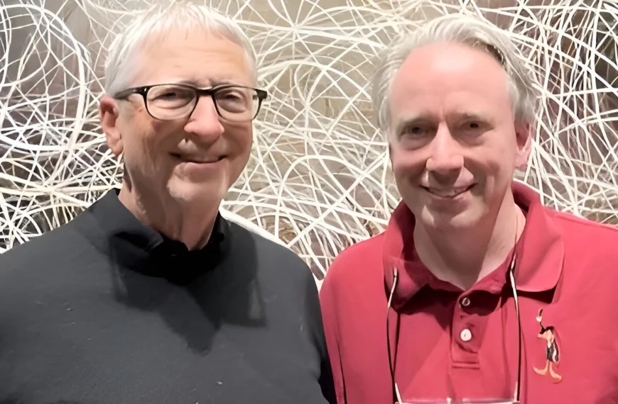 ¡Por fin cara a cara! Bill Gates y Linus Torvalds se conocen tras 30 años de rivalidad: ¿se avecina una alianza entre Windows y Linux?