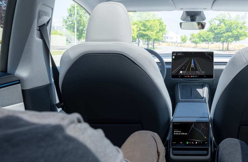 El robotaxi de Tesla ya está bajo investigación por problemas de seguridad: ni 72 horas en la calle y ya en la mira de los reguladores