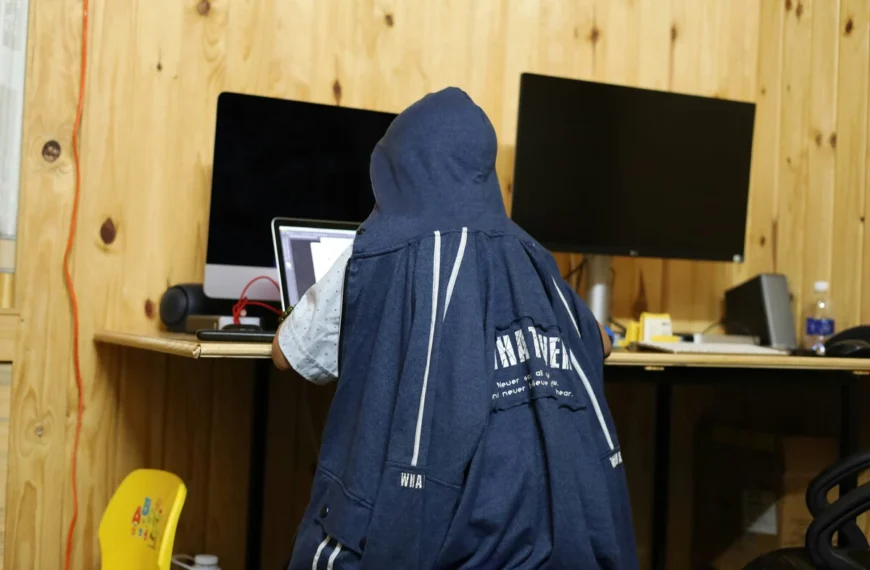 Hackers norcoreanos se hacen pasar por empleados en remoto: Coinbase endurece sus medidas de seguridad